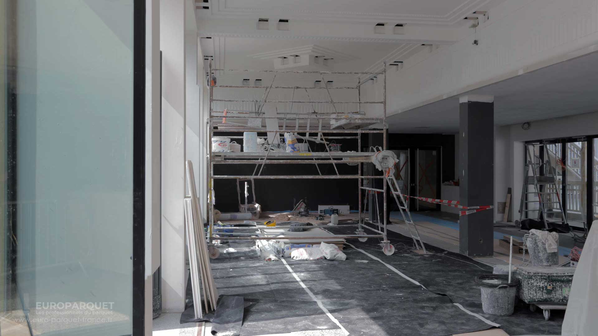 Chantier parquet au restaurant de la Piscine Molitor (AVANT)